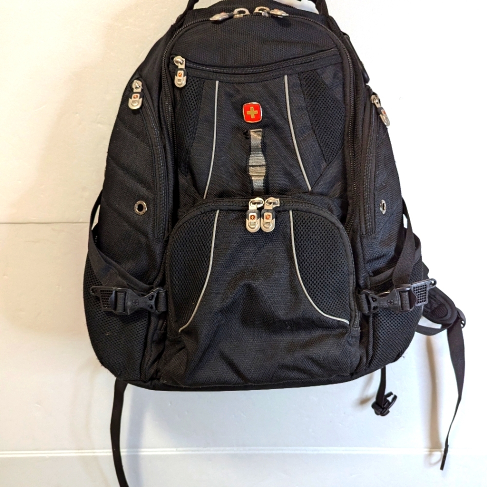 SwissGear Black Laptop Airflow Backpack 17 in.